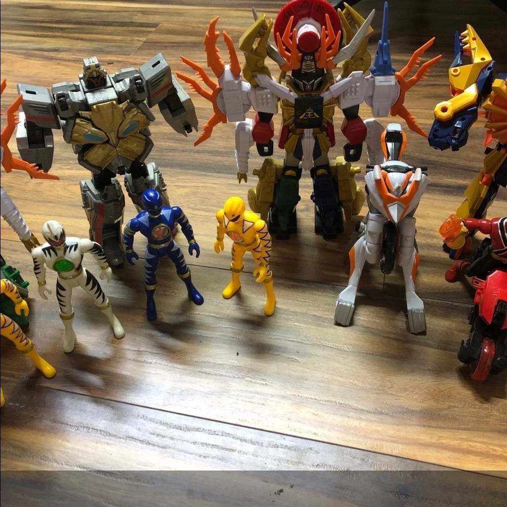 Power Rangers Action Figures Bundle - Picture 5 of 5